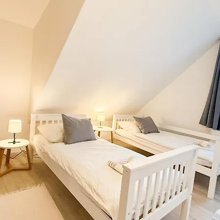 Vienna'S Nature Corner - Charming Rooftop Family Apartment Gerasdorf bei Wien Exterior photo